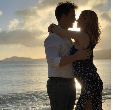 Darin Brooks With Wife In A Beach